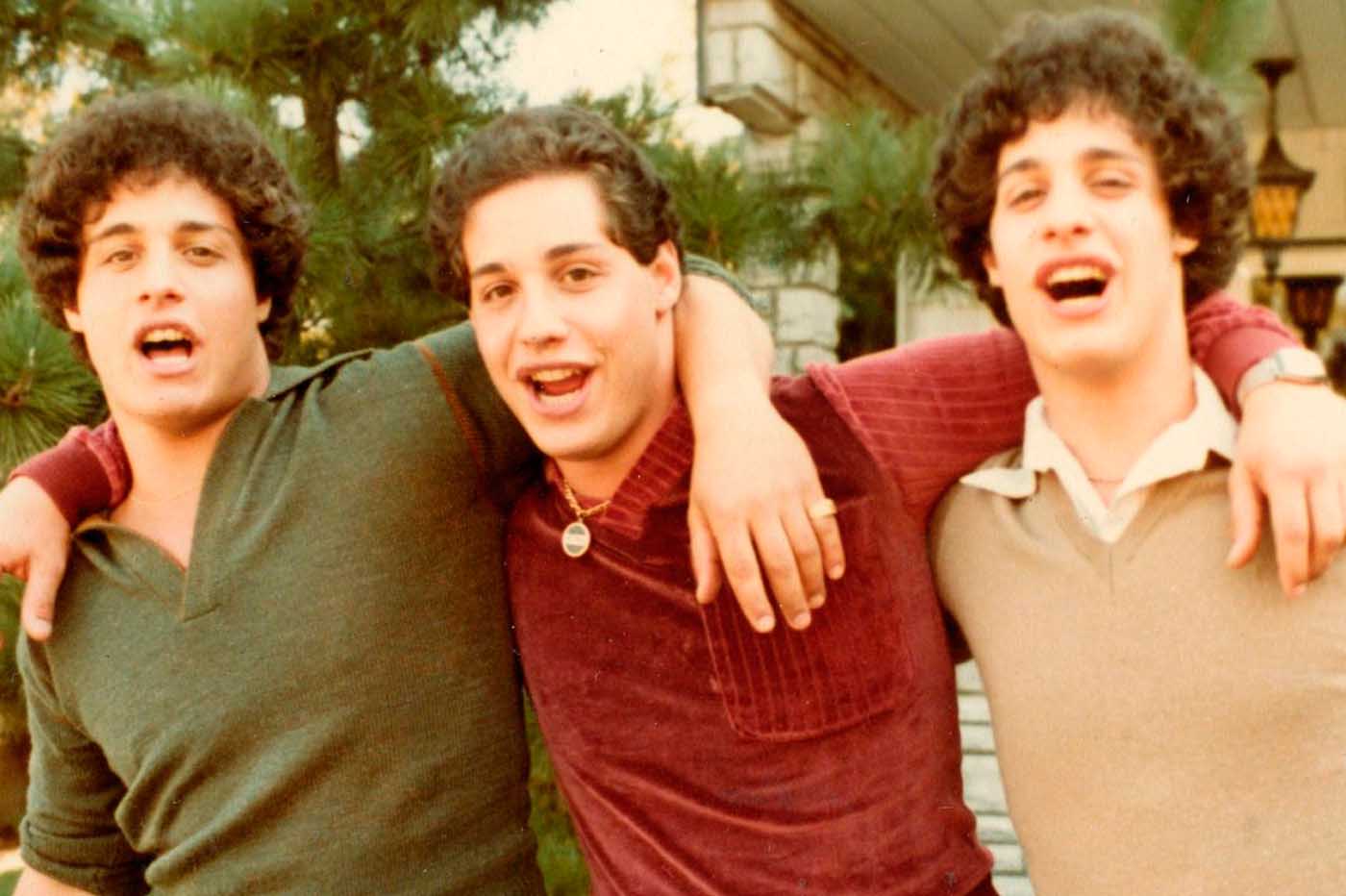 Crítica Tres idénticos desconocidos
